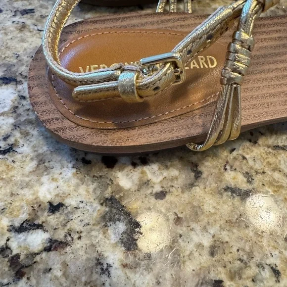 Veronica Beard Amelia Thongs Women's gold metallic t-strap sandals size 6.5